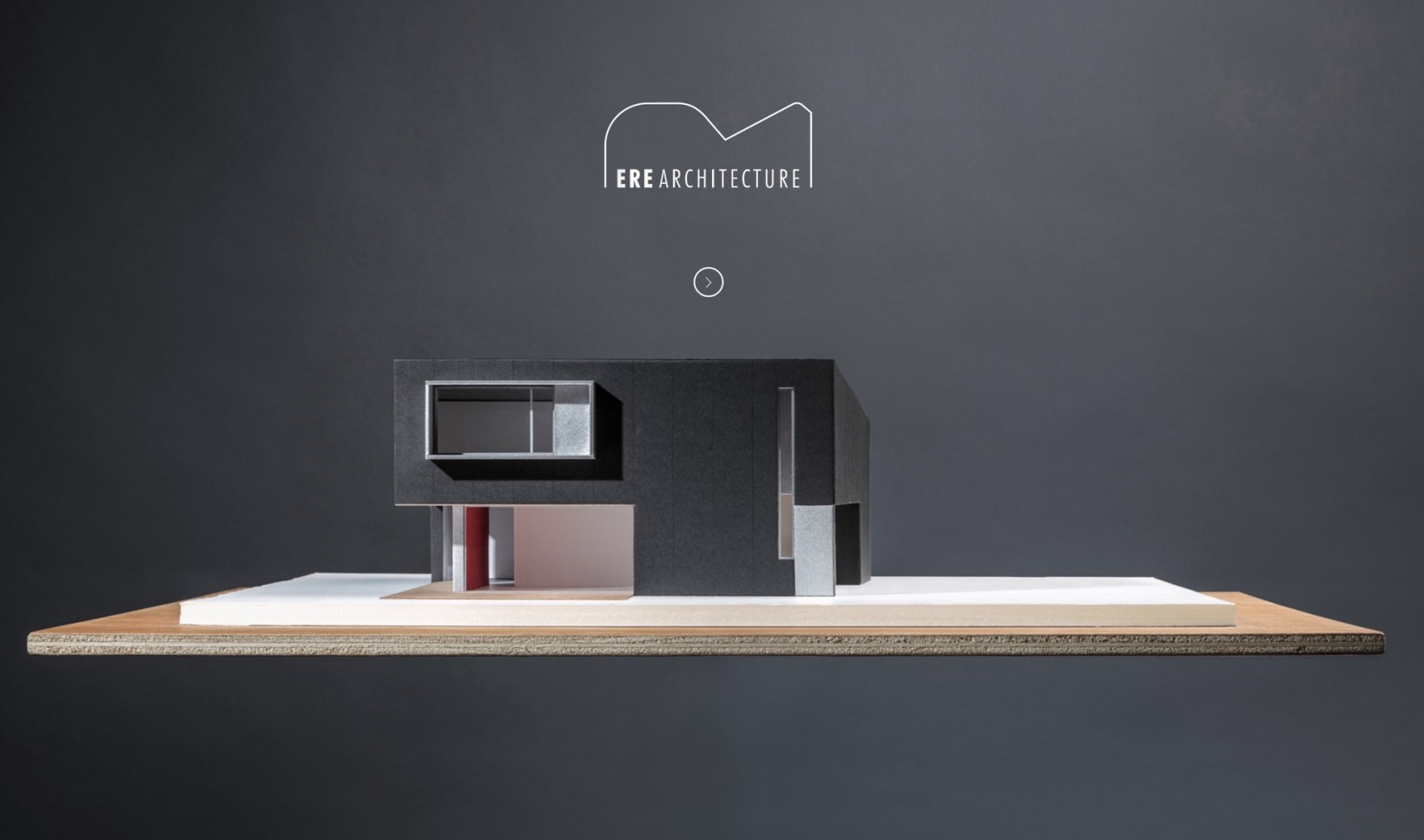 ⭐⭐⭐ Manu Lechat- Webdesigner, intégrateur, développeur Web freelance Réalisation du site de l'agence d'architecture ERE Architecte. Projet assez minimaliste dans la présentation pour une mise en avant claire et concise des projets réalisés pas l'agence d'architecture.