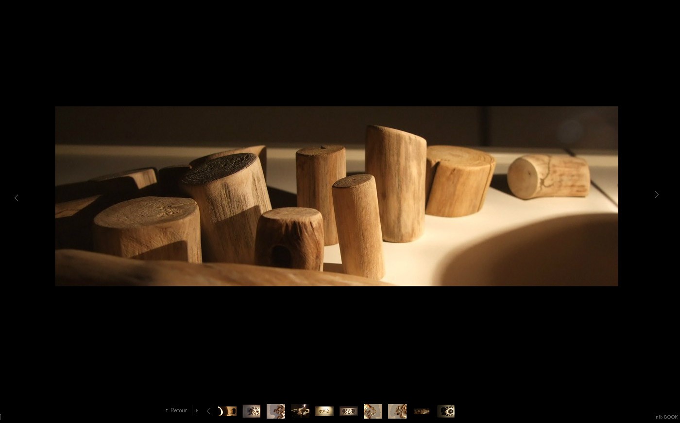 ⭐⭐⭐ Manu Lechat- Webdesigner, intégrateur, développeur Web freelance Webdesign et programmation du portfolio de l'artiste Simon Touhaux. Réalisation d'un graphisme simple et intuitif. Mise en page responsive sur-mesure.